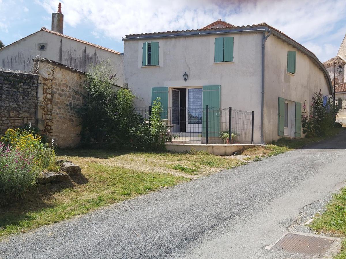 Jonzac-Gite-Lepuits Clion  Exterior photo